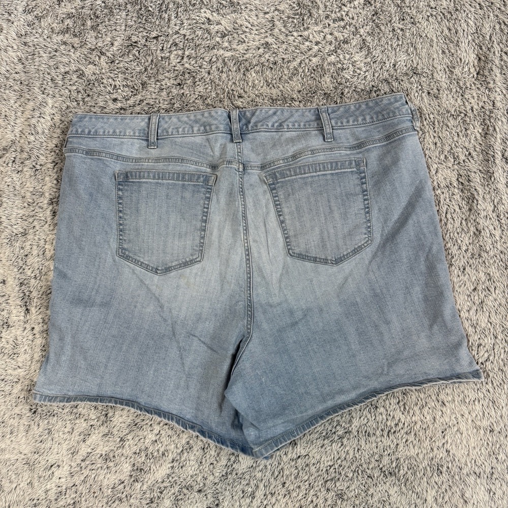 Torrid Denim Shorts Light Wash Women's Size 26 (Plus Size) - Picture 2 of 9